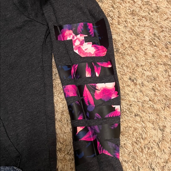 ❤️4/$10 Victoria's Secret Pink Label Gray Hoodie - Picture 4 of 6